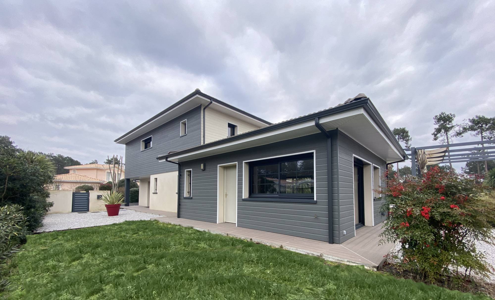 VILLA CONTEMPORAINE A VENDRE PROCHE GOLF DES AIGUILLES LANTON