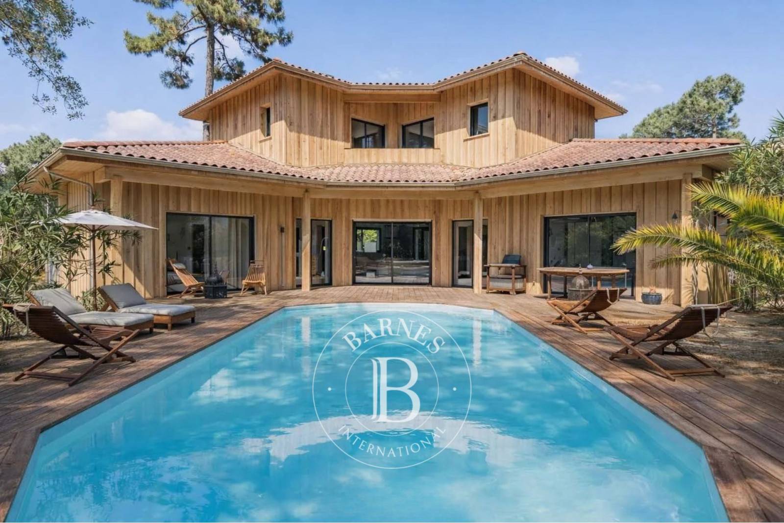 VILLA FAMILIALE AVEC VUE FORÊT ET PISCINE SUR LA PRESQU’ÎLE DU CAP FERRET