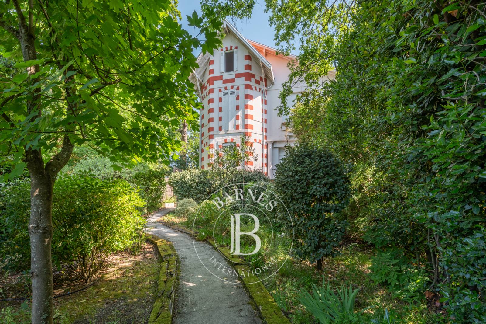 APPARTEMENT DE CHARME SOUS LES TOITS AVEC VUE PANORAMIQUE SUR LE BASSIN EN VILLE D’HIVER À ARCACHON