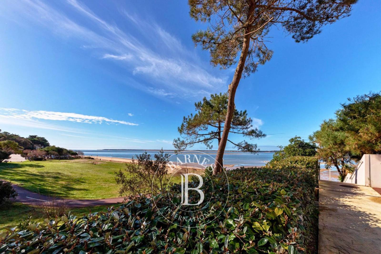 appartement rénové matériaux haut de gamme première ligne Arcachon