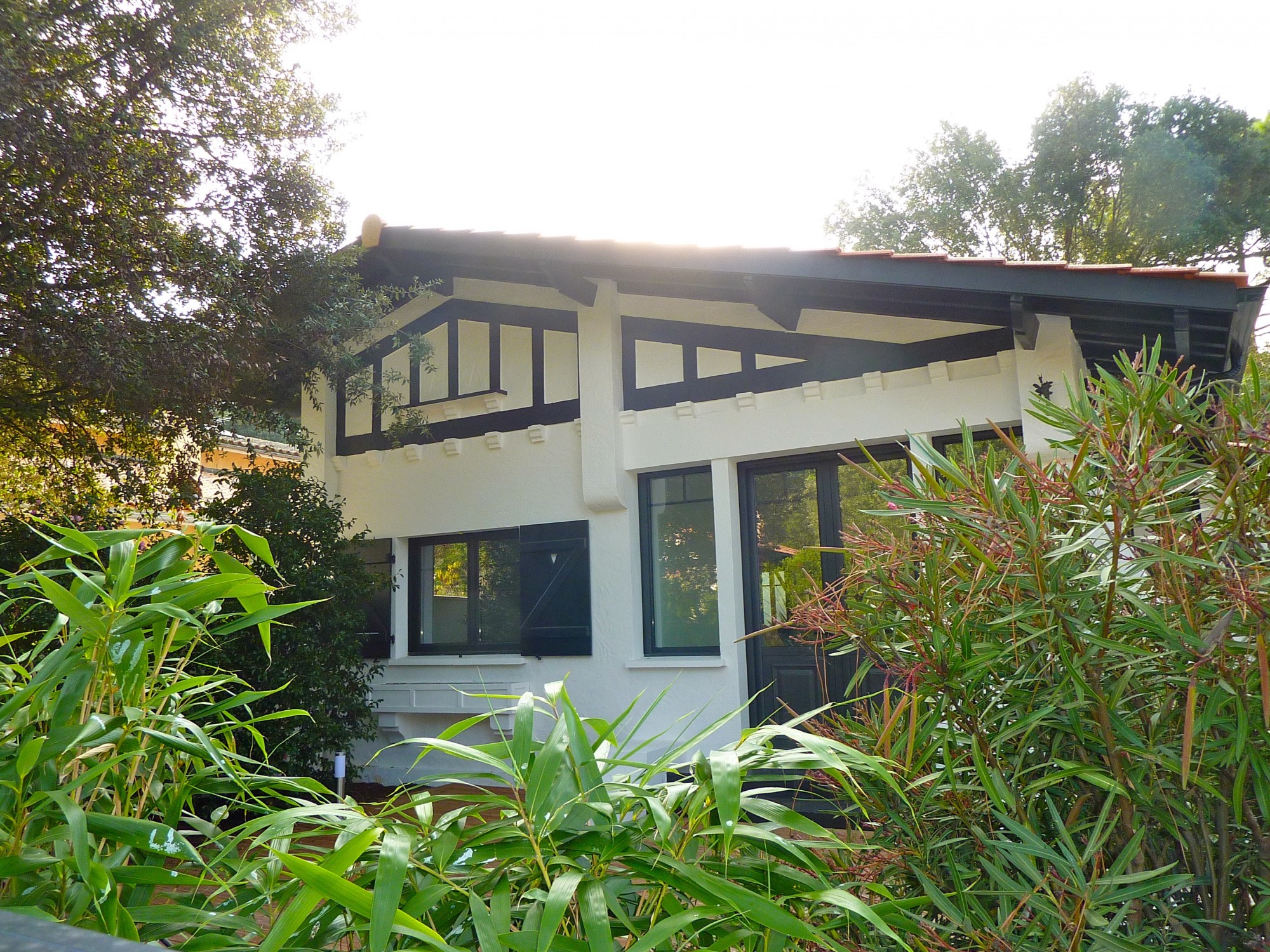 CHARMANTE PETITE VILLA IDÉALEMENT PLACÉE QUARTIER DU MOULLEAU 33120 ARCACHON