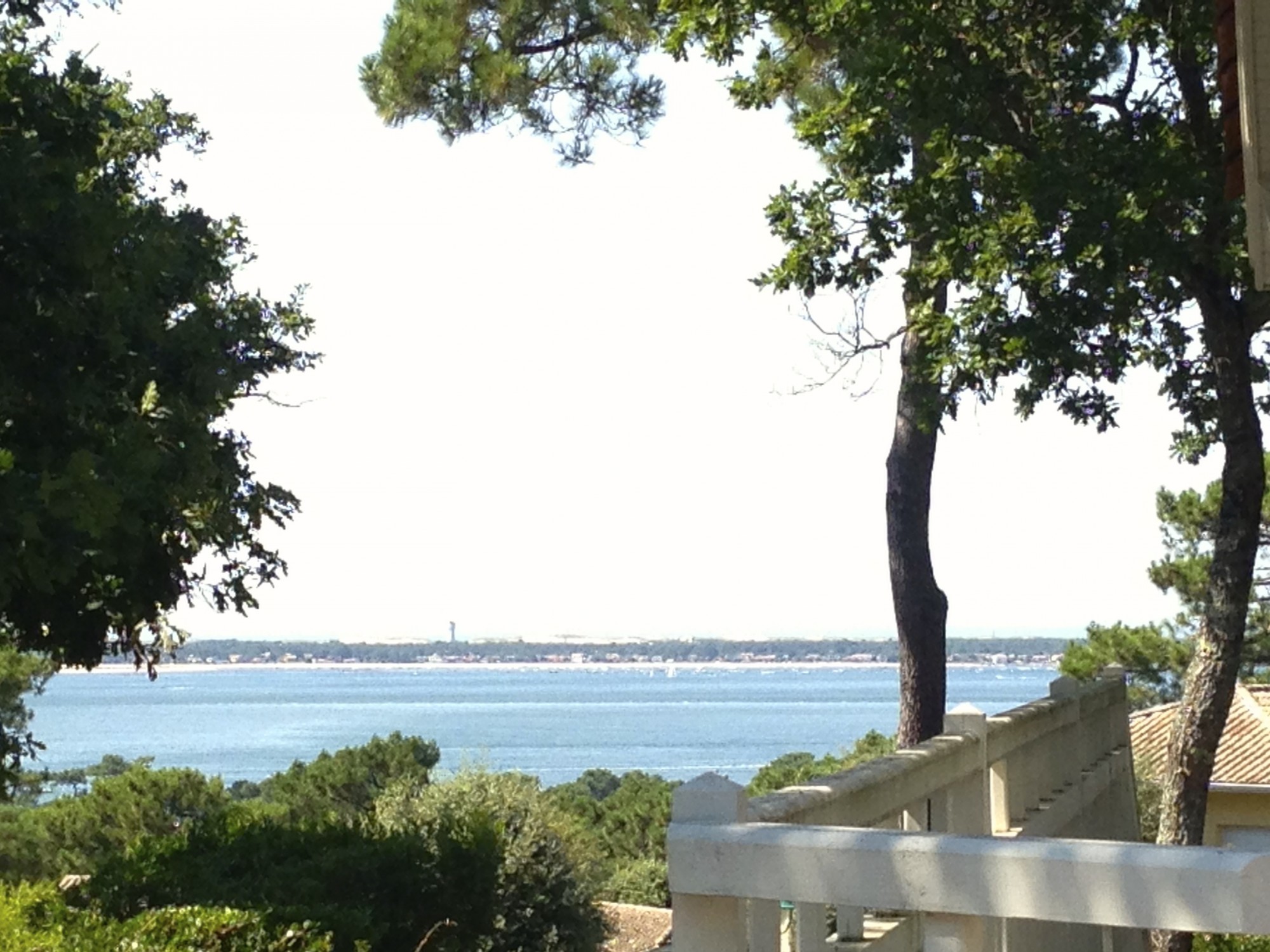 PYLA SUR MER, À VENDRE VILLA BOIS CONTEMPORAINE AVEC VUE GRANDIOSE SUR LE BASSIN D'ARCACHON