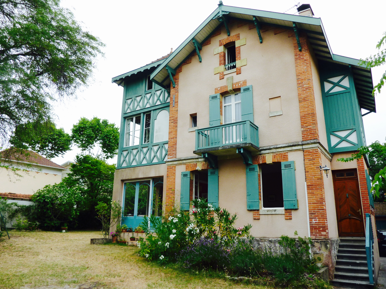 Belle demeure à vendre idéalement située en VILLE D'HIVER à ARCACHON