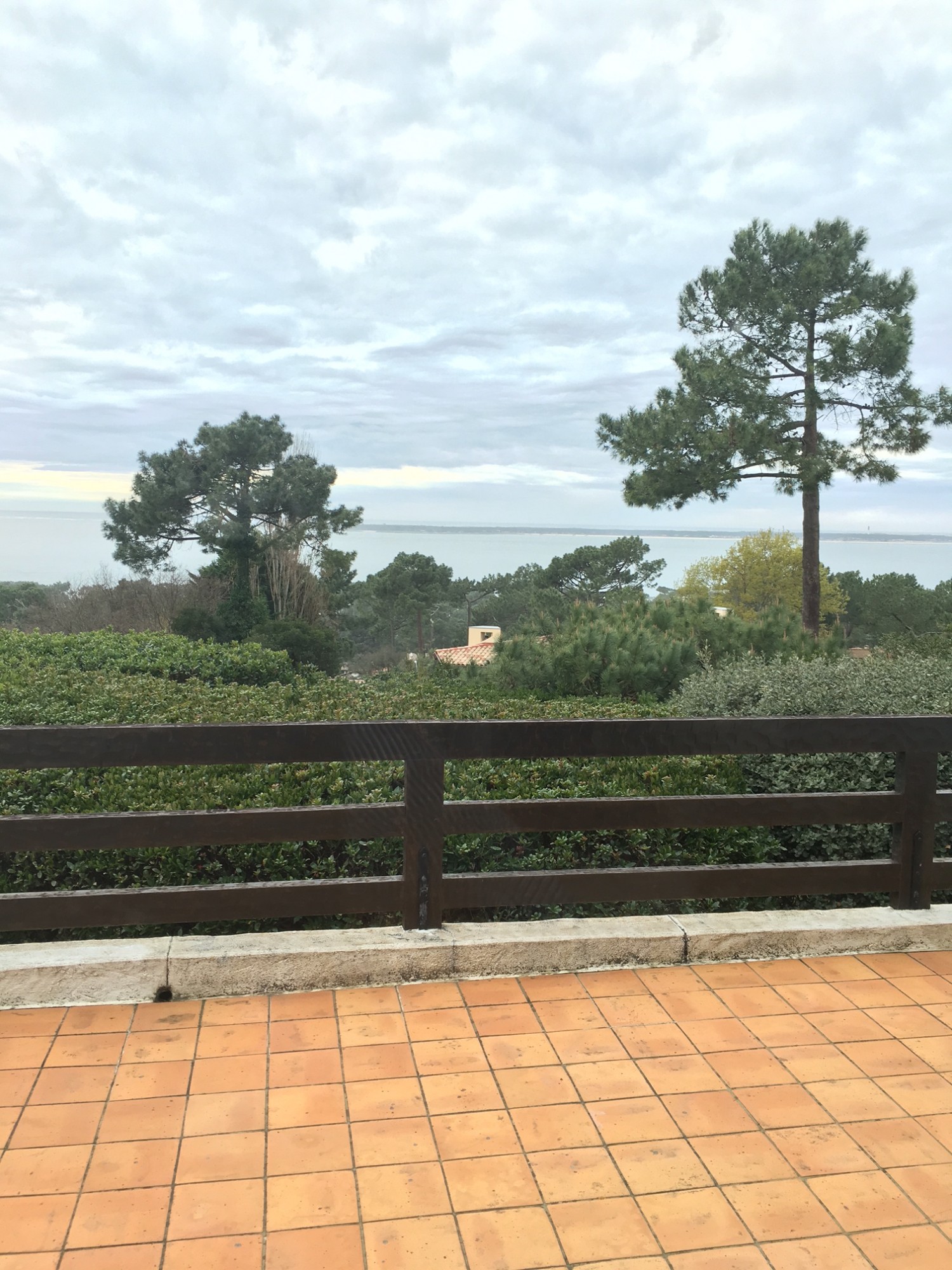 VILLA AVEC VUE DÉGAGÉE SUR LE CAP FERRET À VENDRE QUARTIER RÉSIDENTIEL DU PYLA SUR MER