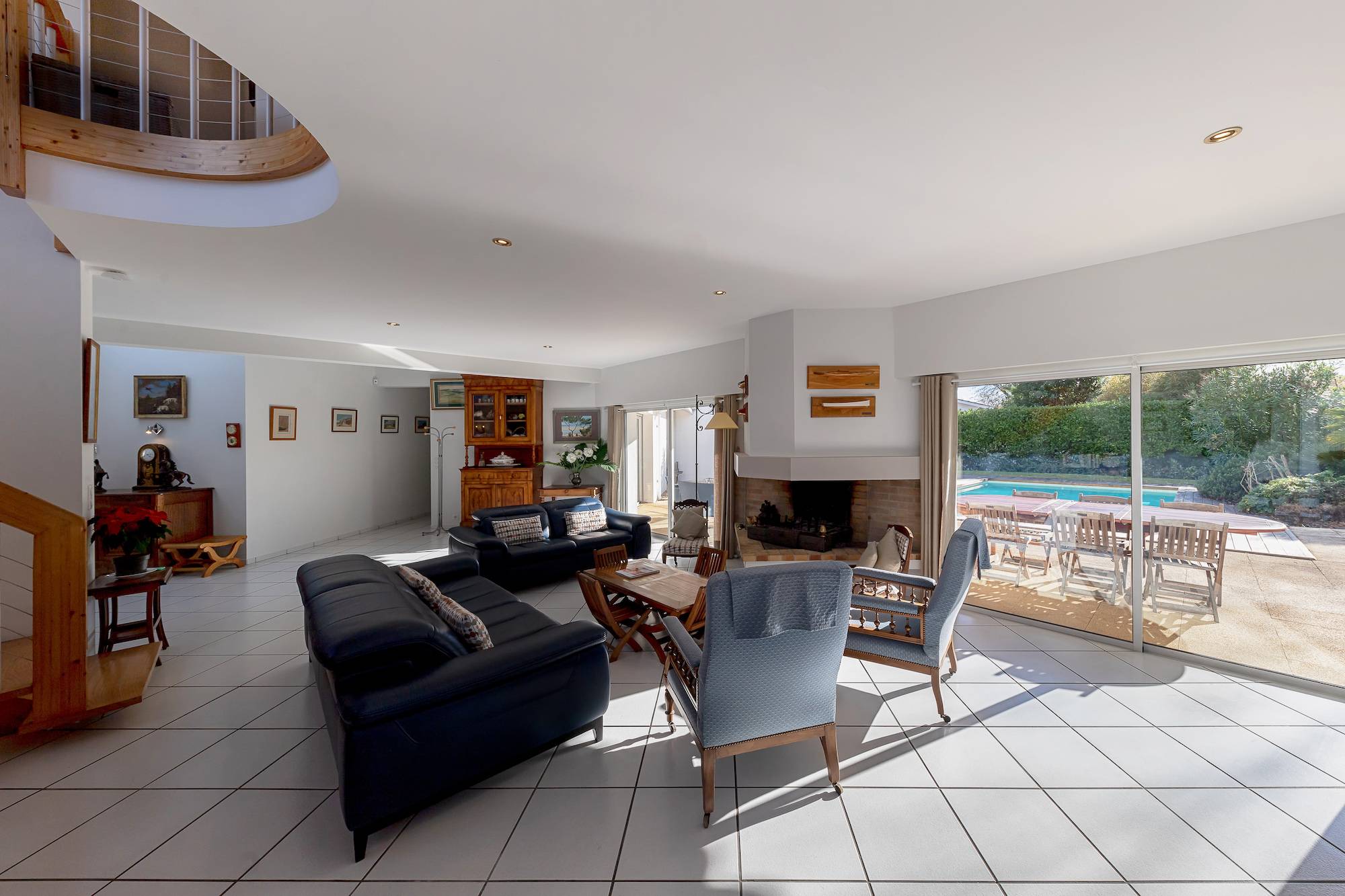 VILLA AUX BEAUX VOLUMES A VENDRE LA TESTE