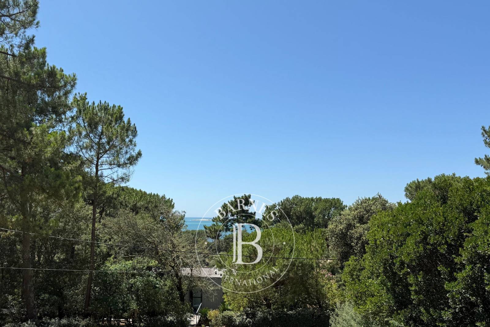 VILLA DE CHARME AVEC VUE SUR LE BASSIN, 5 CHAMBRES, AU PYLA-SUR-MER