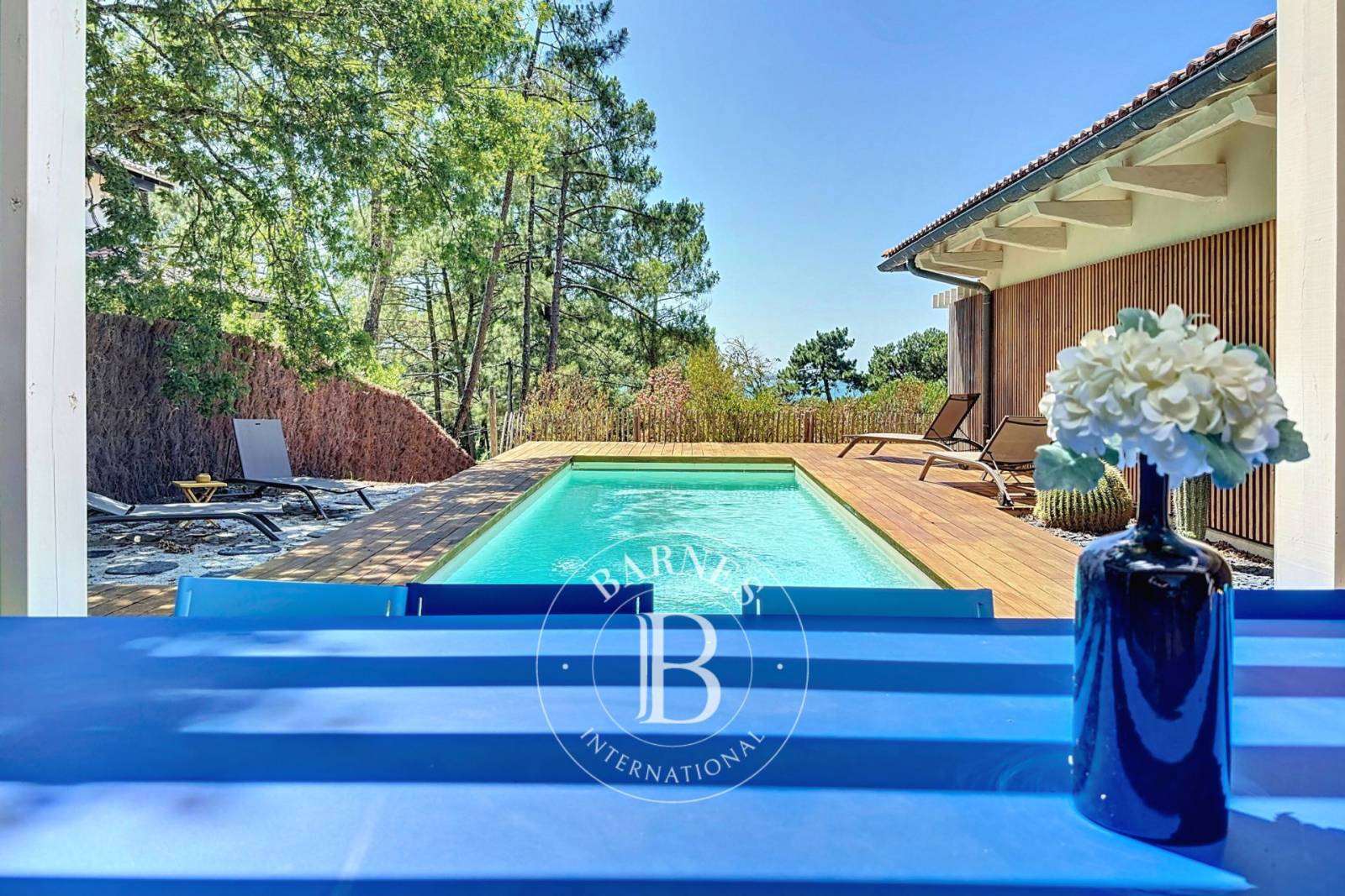 VILLA DE CHARME AVEC VUE SUR LE BASSIN, 5 CHAMBRES, AU PYLA-SUR-MER