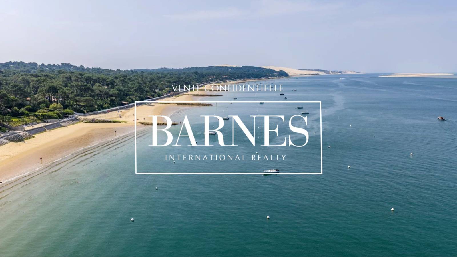 VILLA EN PREMIÈRE LIGNE AVEC ACCÈS DIRECT À L'EAU, AU PYLA-SUR-MER