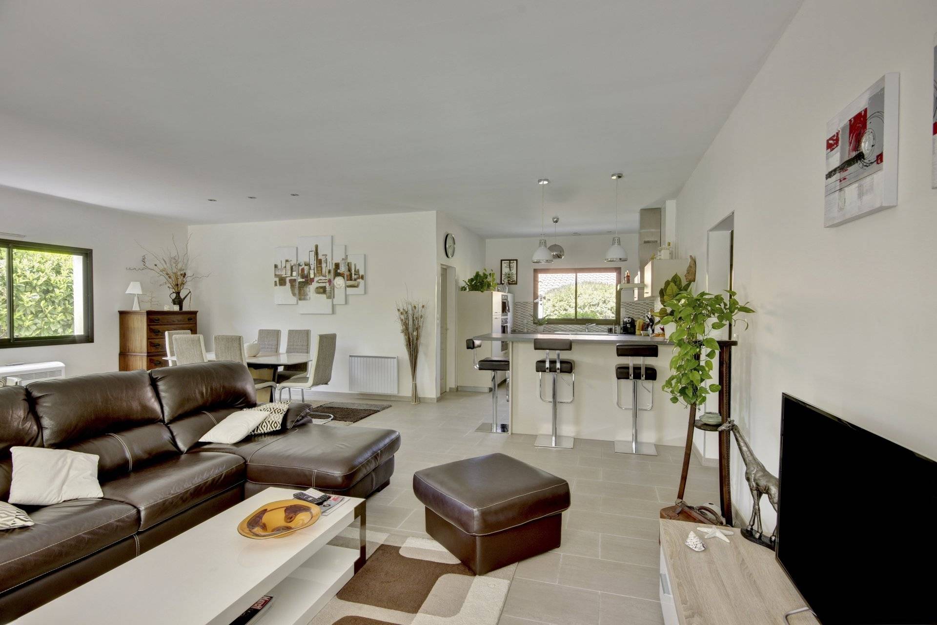 JOLIE VILLA DE PLAIN PIED AVEC PISCINE PROCHE CENTRE VILLE DE LA TESTE 33260