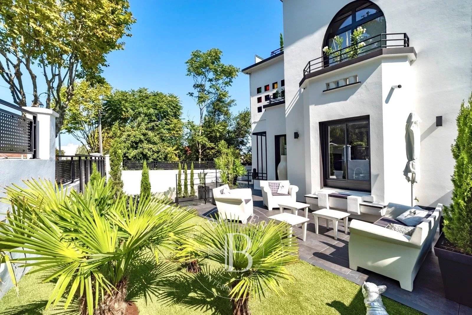 exceptionnelle villa arts dicos a vendre arcachon