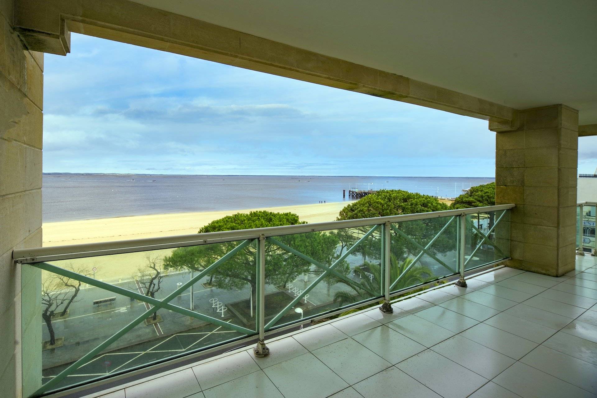 ARCACHON CENTRE SUPERBE APPARTEMENT A VENDRE
