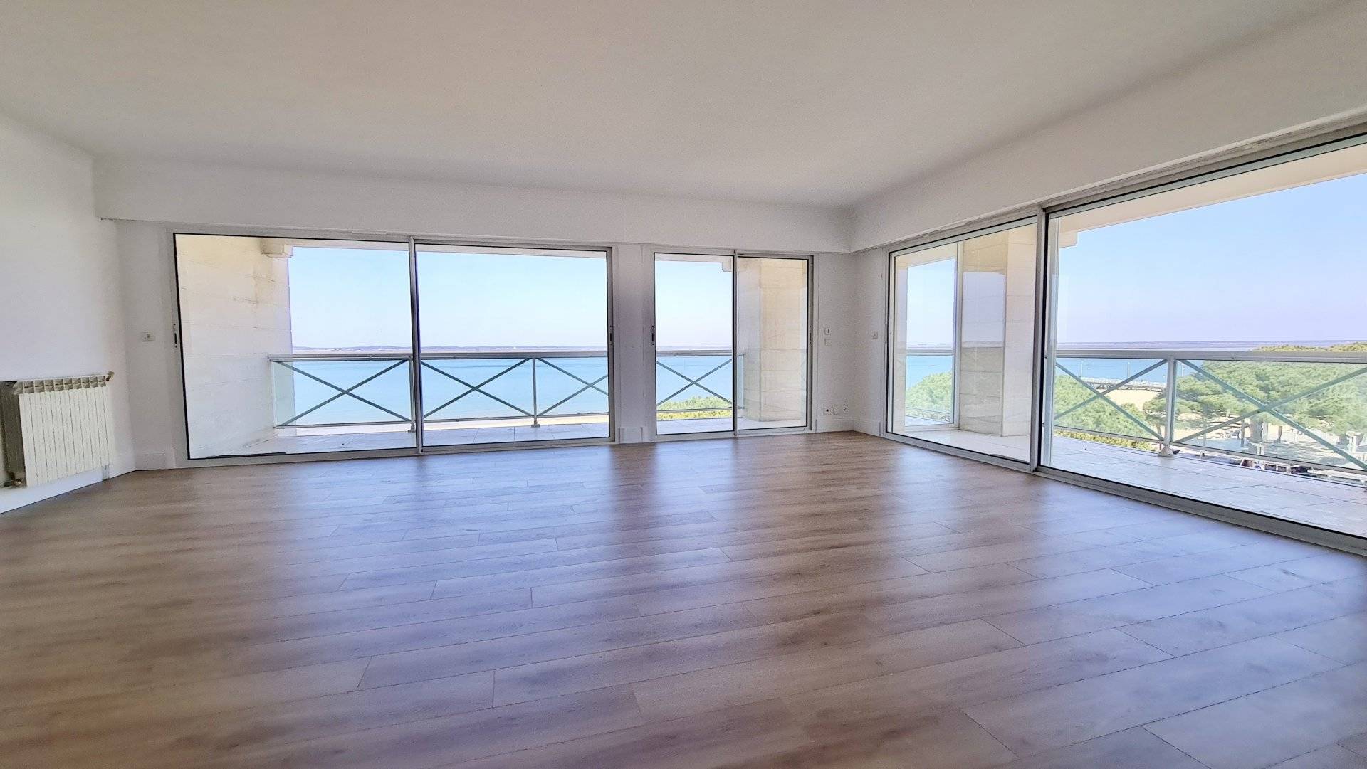 APPARTEMENT ÉTAGE ÉLEVÉ A VENDRE ARCACHON FRONT DE MER