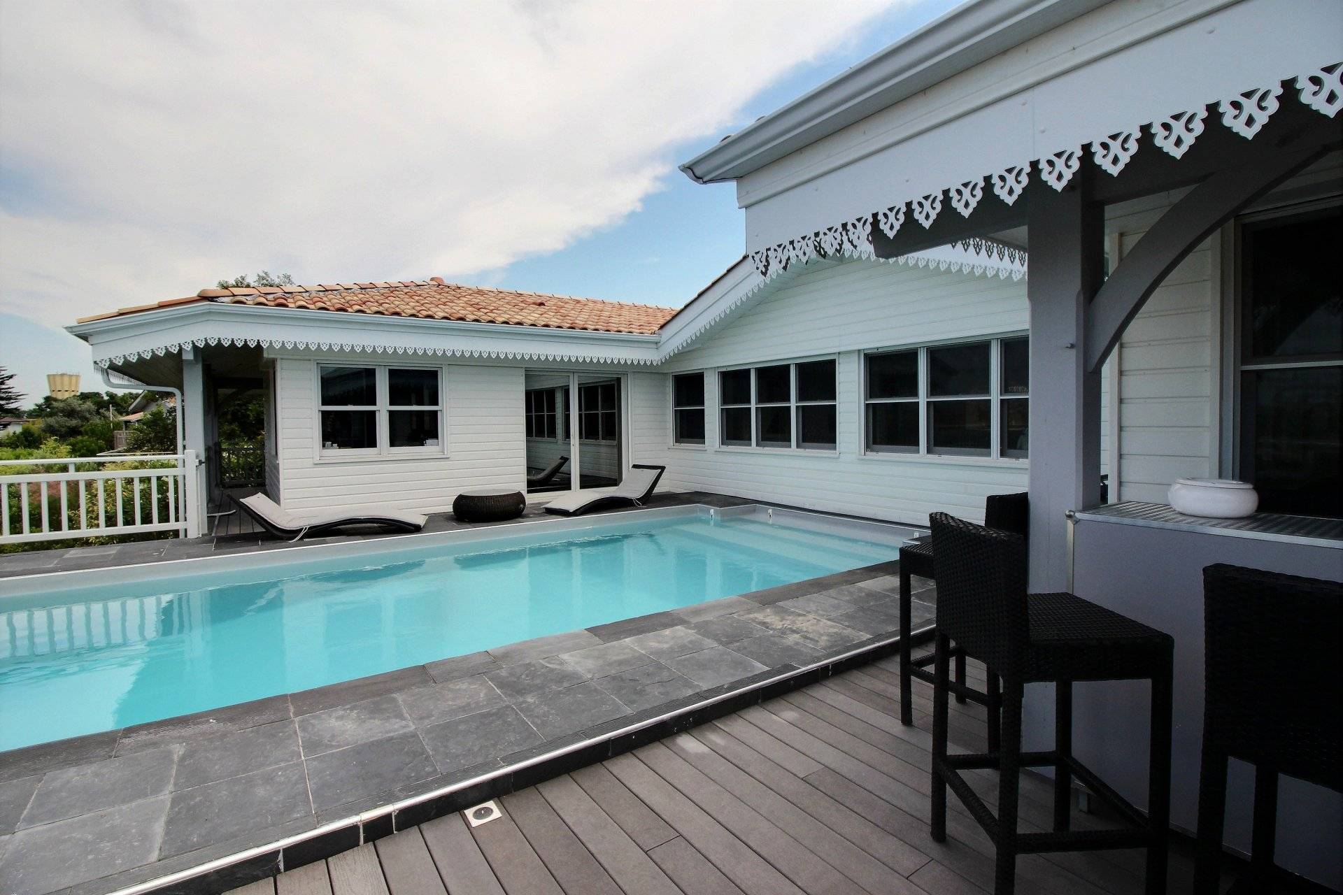 VILLA D'ARCHITECTE AVEC TERRASSE VUE PANORAMIQUE SUR LE BASSIN SENTIER DU LITTORAL GUJAN MESTRAS