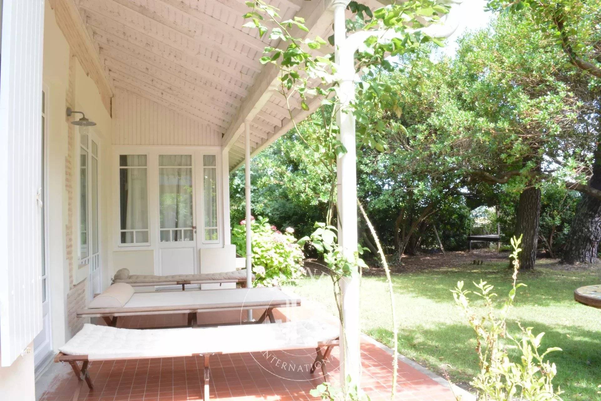 Villa de luxe en bord de mer au Cap Ferret : Location pour 8 personnes