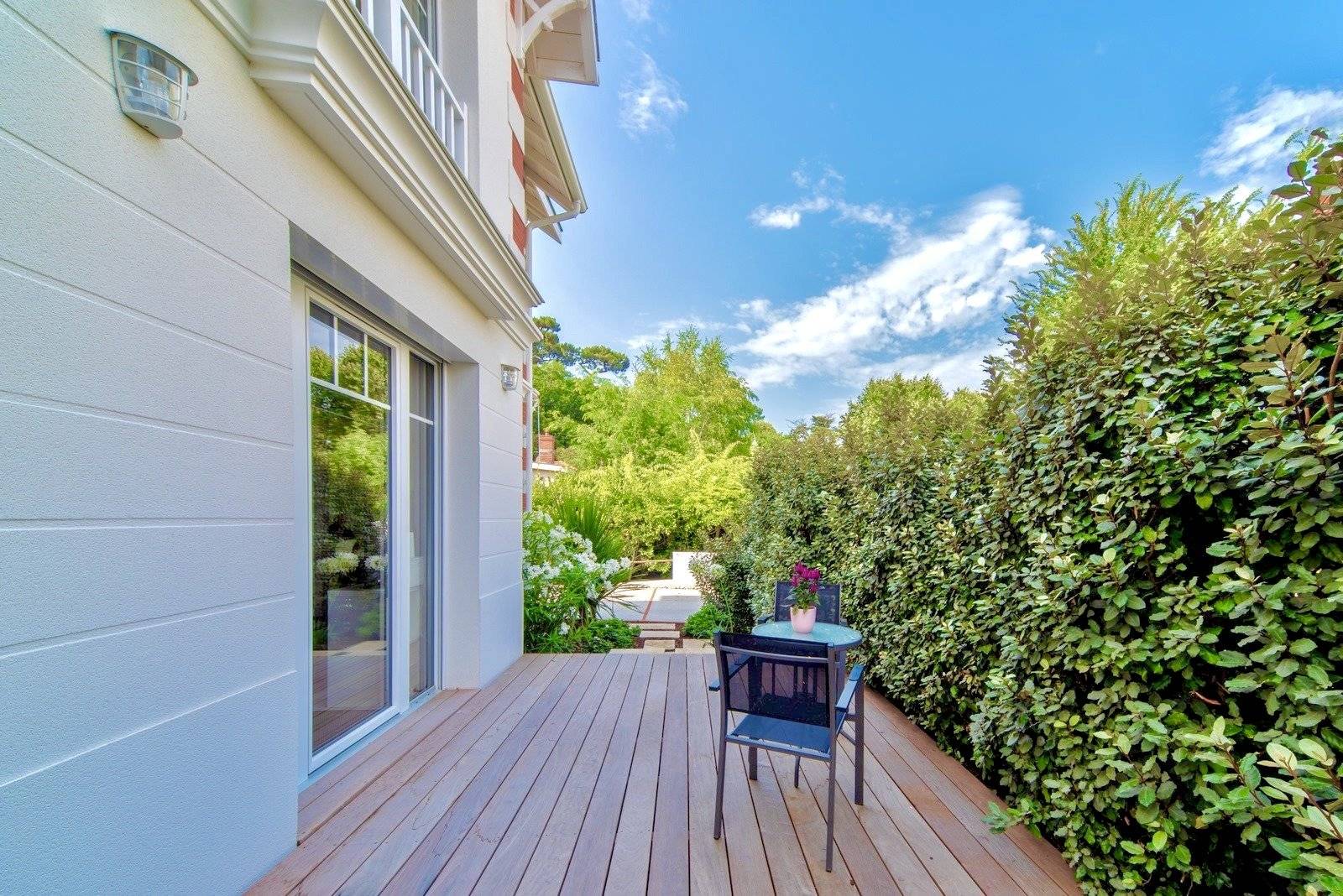 A VENDRE VILLA CONTEMPORAINE STYLE ARCACHONNAIS PROCHE PLAGE PEREIRE ARCACHON