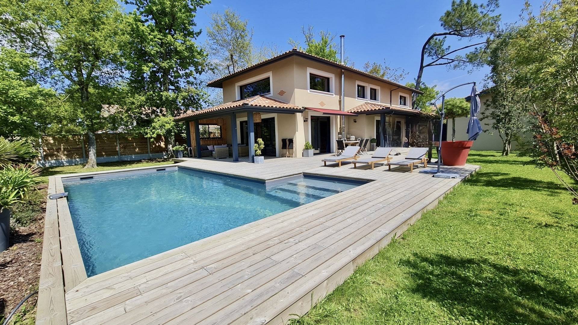 JOLIE VILLA AVEC PISCINE A VENDRE GUJAN MESTRAS