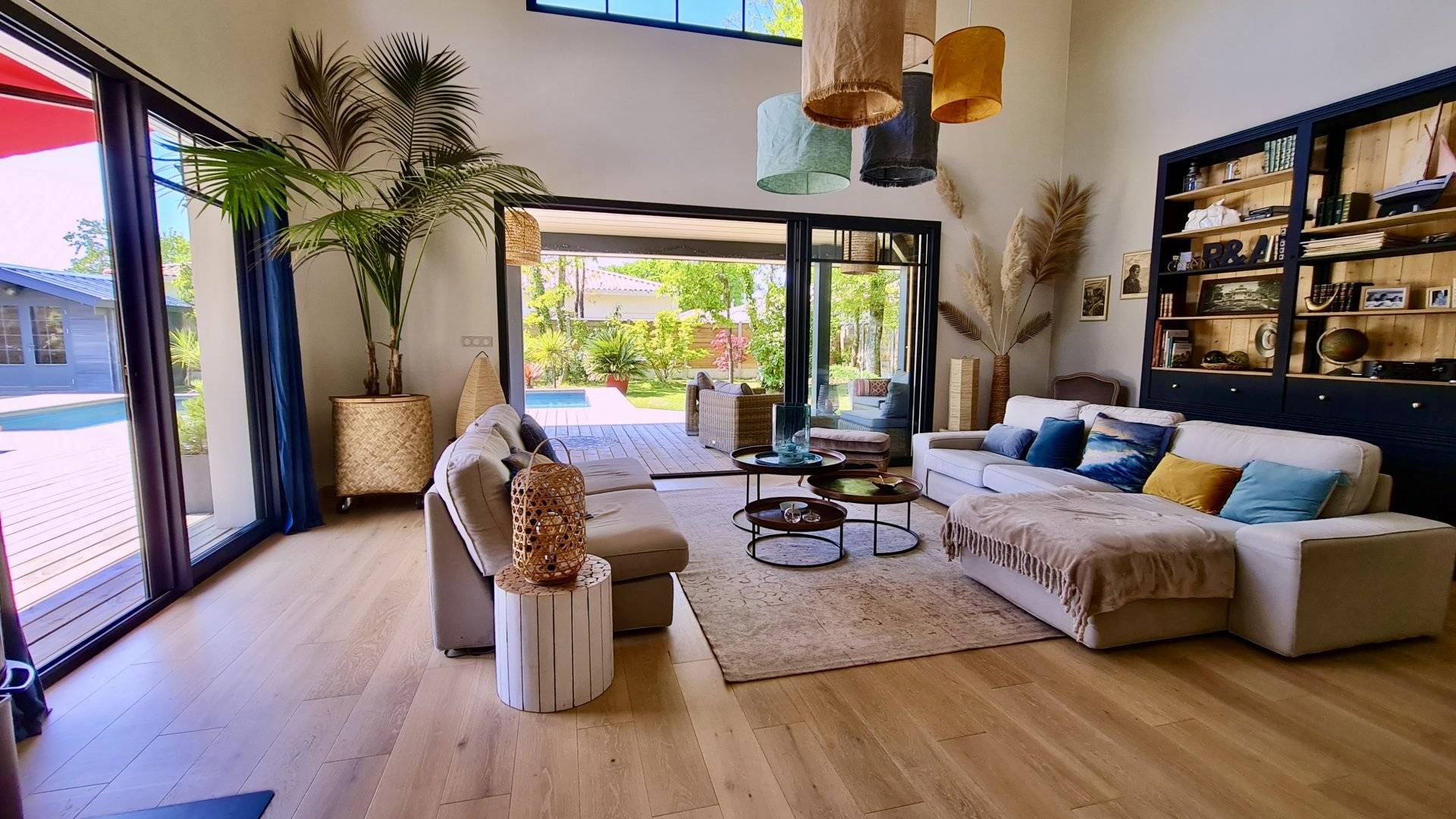 A VENDRE BELLE VILLA D'ARCHITECTE AVEC OISCINE AU CALME GUJAN MESTRAS