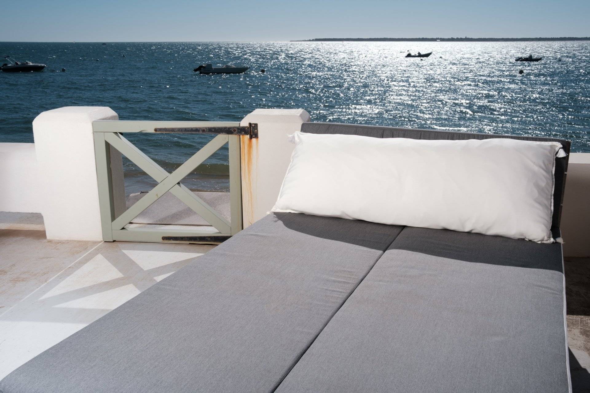 VILLA SECONDE LIGNE PROCHE MOULLEAU AVEC PERRÉ PRIVÉ ACCÈS DIRECT A LA PLAGE