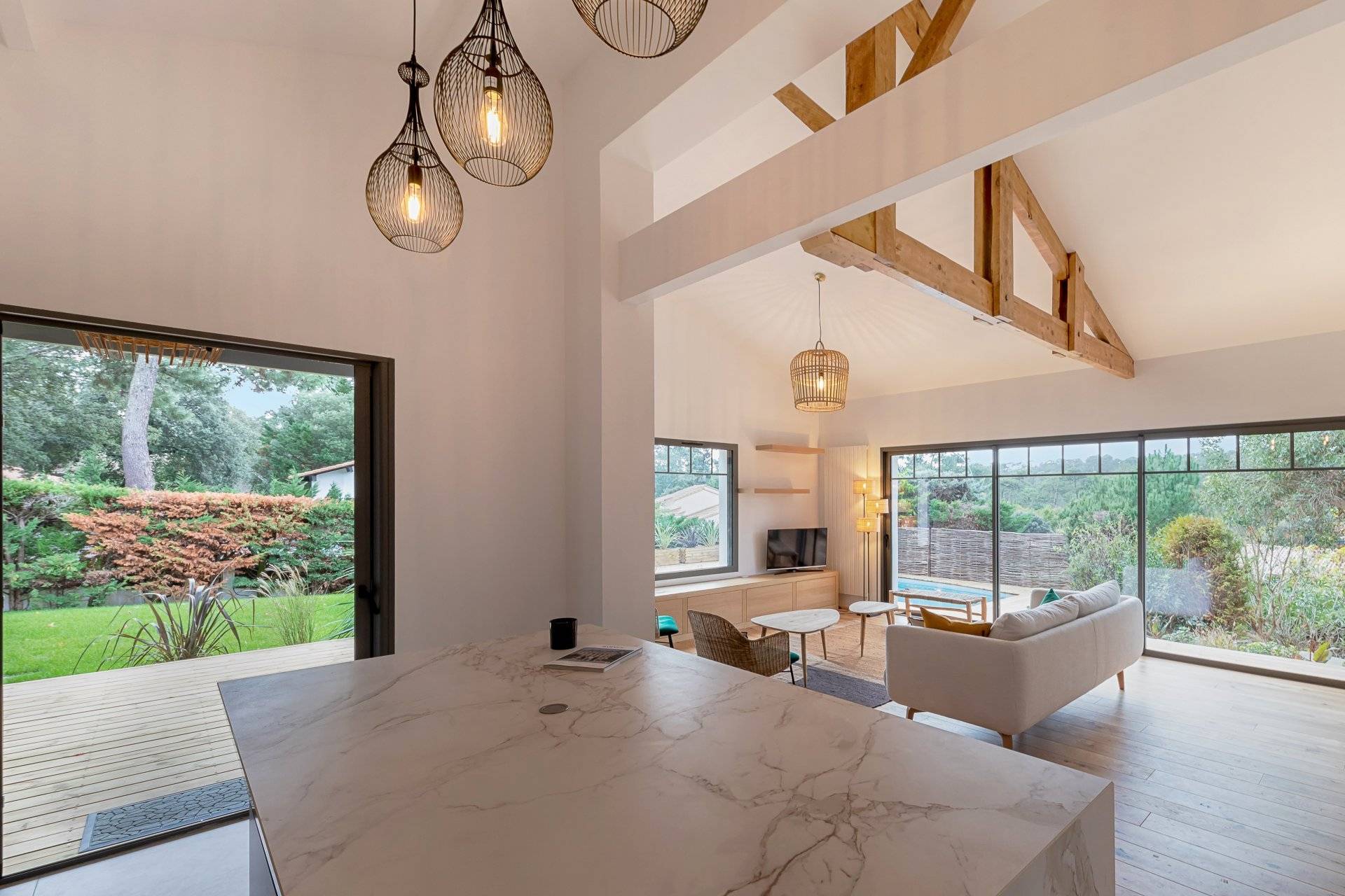 GRANDE ET LUMINEUSE VILLA A VENDRE PYLA