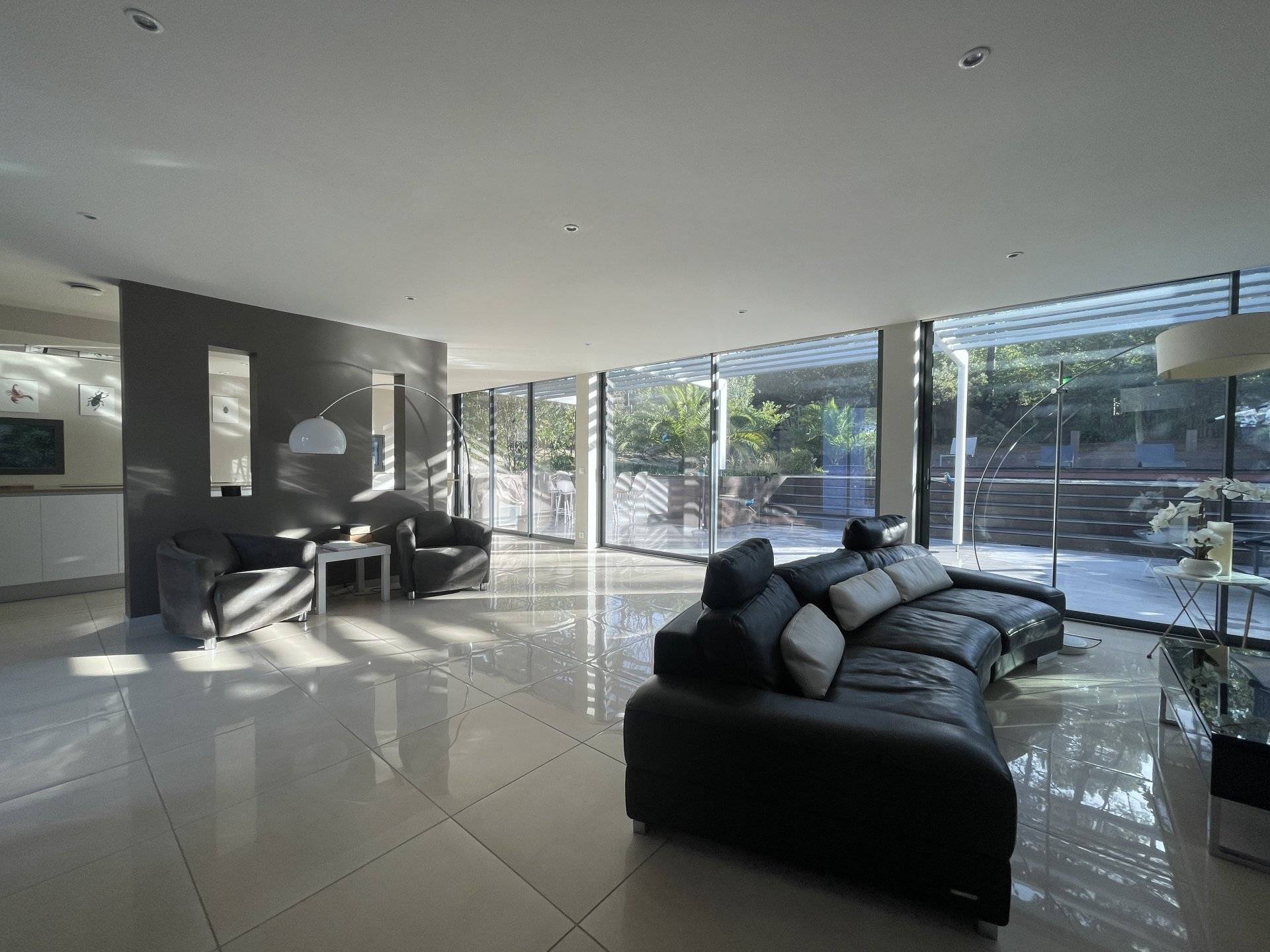 A VENDRE VILLA CONTEMPORAINE AVEC PISCINE A VENDRE PETIT PIQUEY