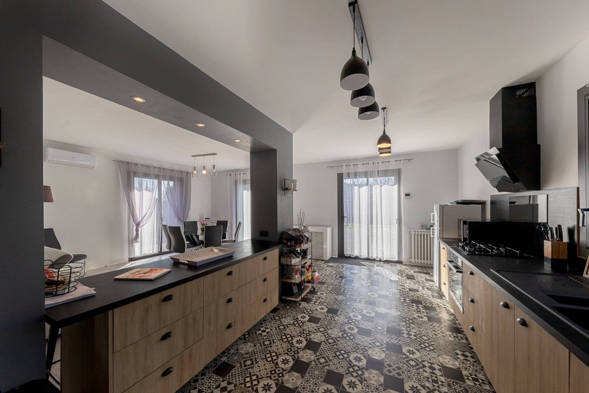 VILLA DE 7 PIÈCES A VENDRE PROCHE CENTRE LA TESTE