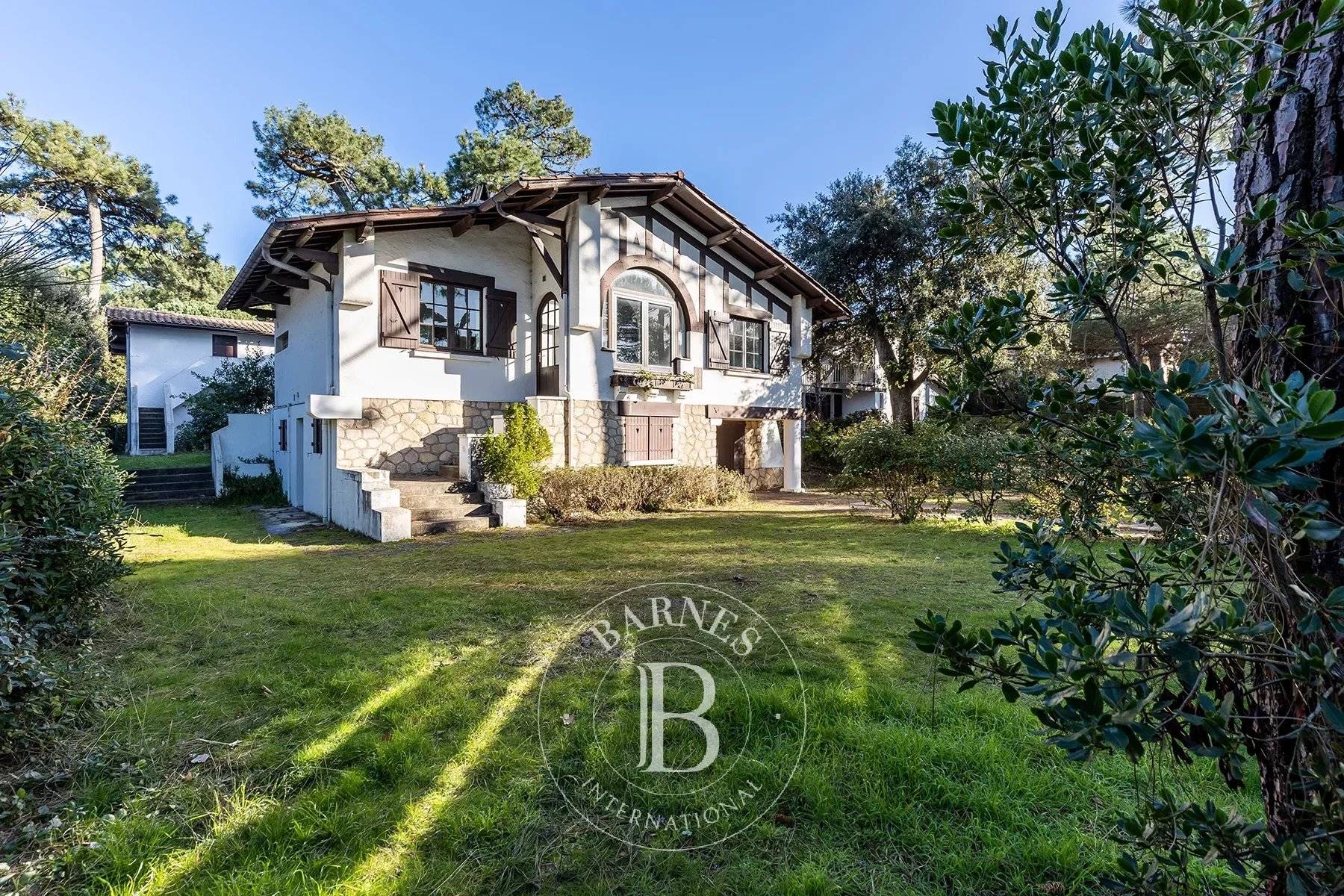 VILLA DE CHARME VUE BASSIN AVEC PAVILLON D'INVITÉS AU PYLA SUR MER