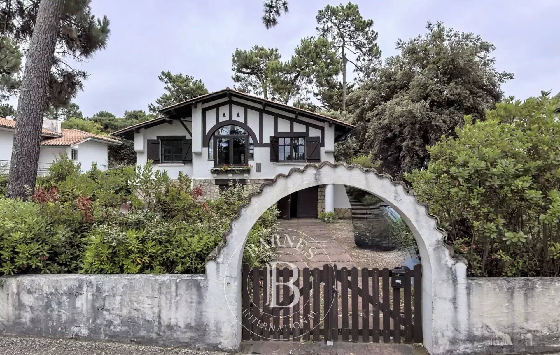 VILLA DE CHARME VUE BASSIN AVEC PAVILLON D'INVITÉS AU PYLA SUR MER