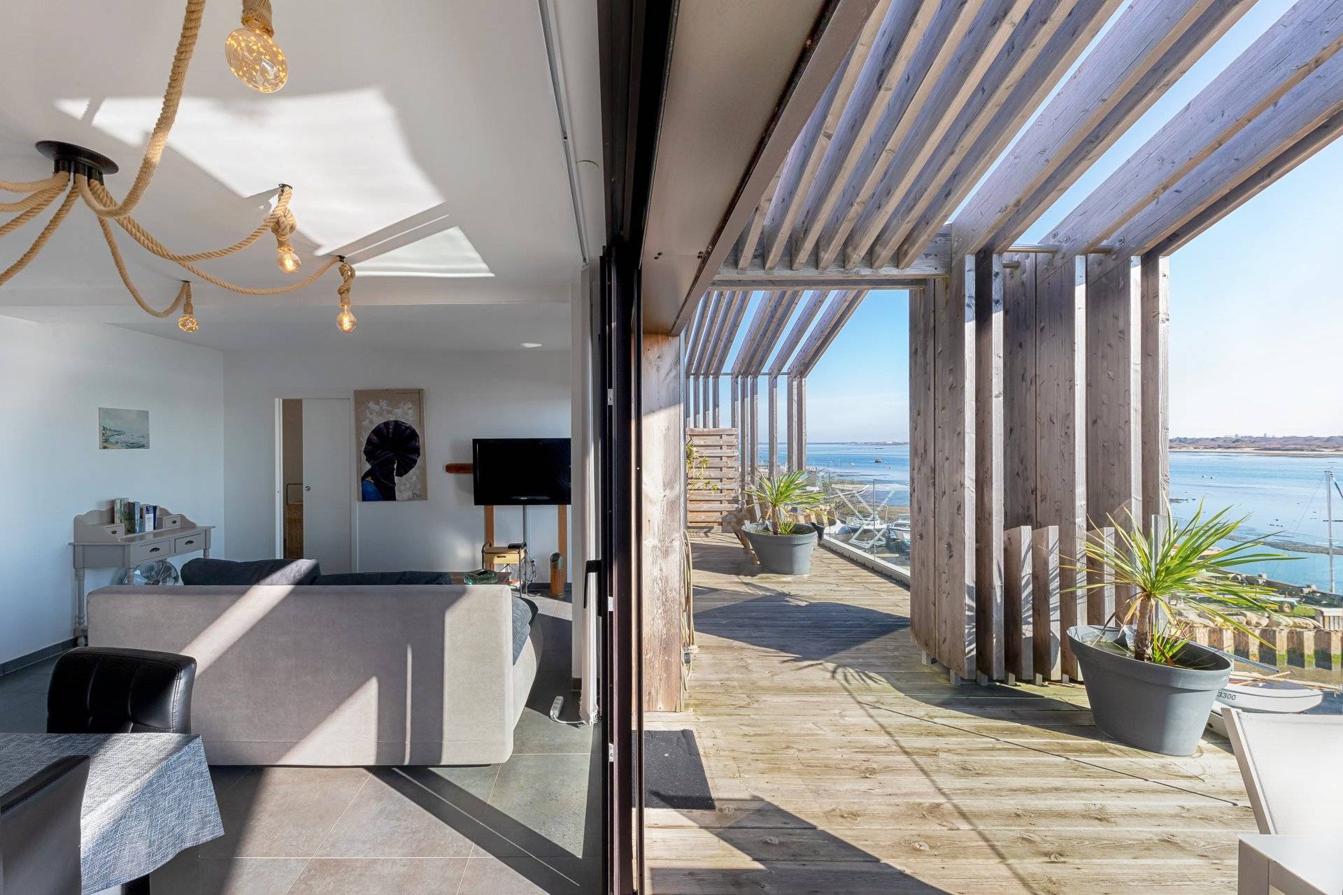 VENTE SUPERBE APPARTEMENT VUE BASSIN PARKING ET GARAGE AIGUILLON ARCACHON