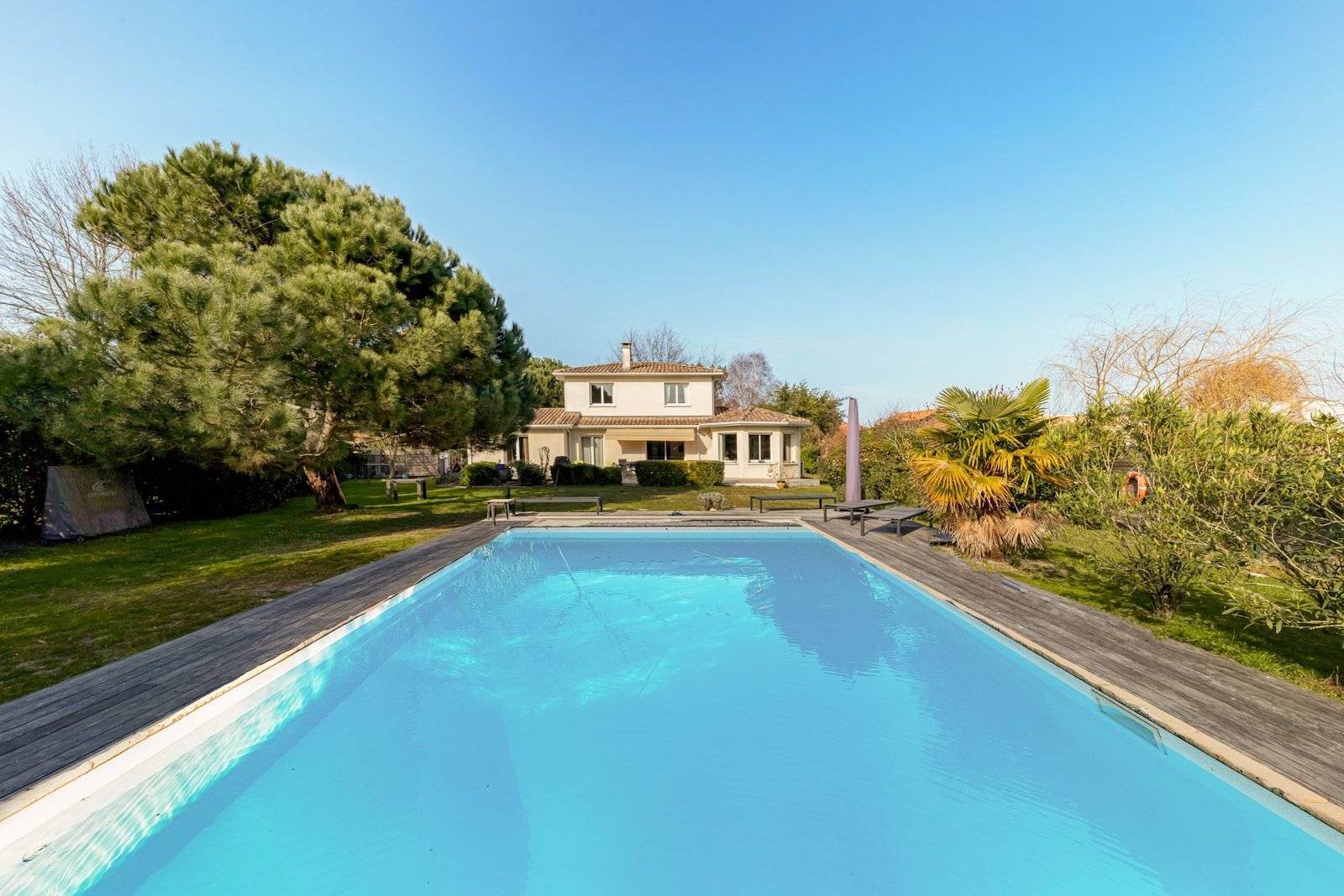 VILLA AVEC PISCINE A VENDRE LA TESTE