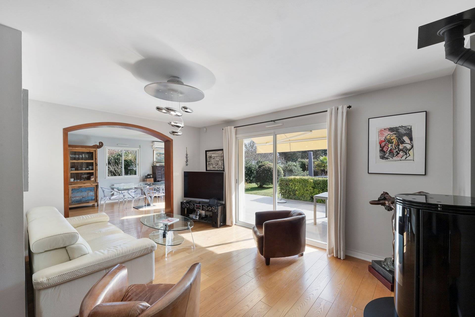 MAISON AVEC PISCINE ET GRAND TERRAIN ARBORÉ AU CALME CENTRE ET MARCHÉ DE LA TESTE 33260