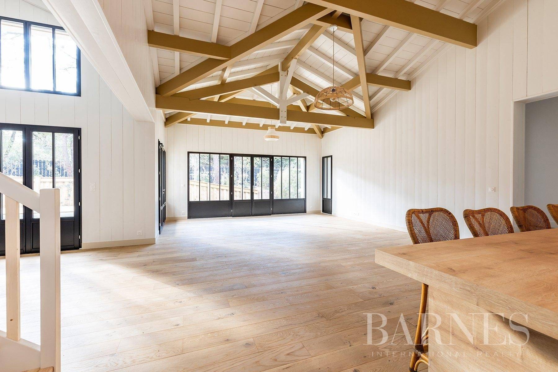 JOLIE VILLA NEUVE DE 6 CHAMBRES A VENDRE CAP FERRET