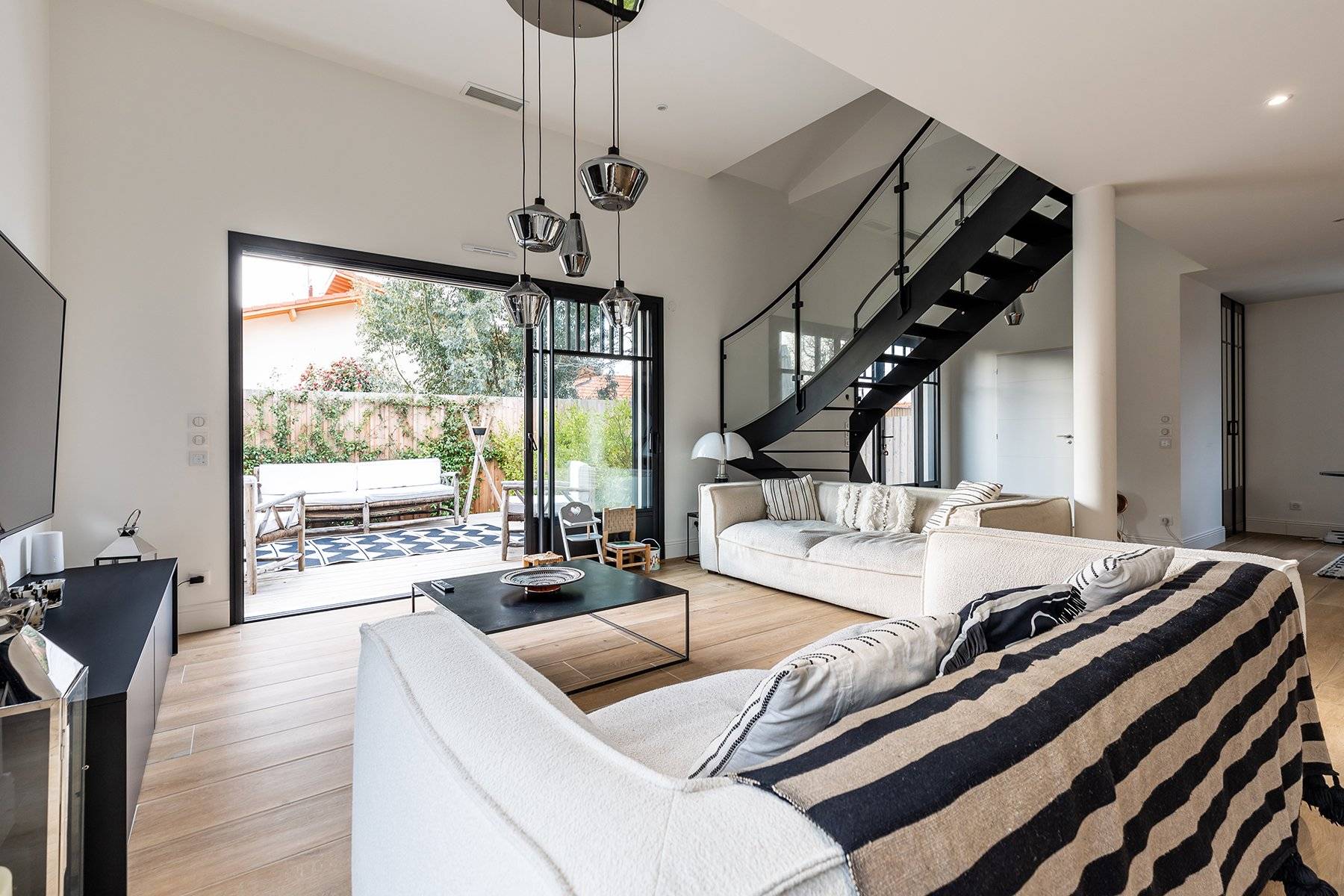 A VENDRE JOLIE VILLA AVEC PISCINE LA HUME