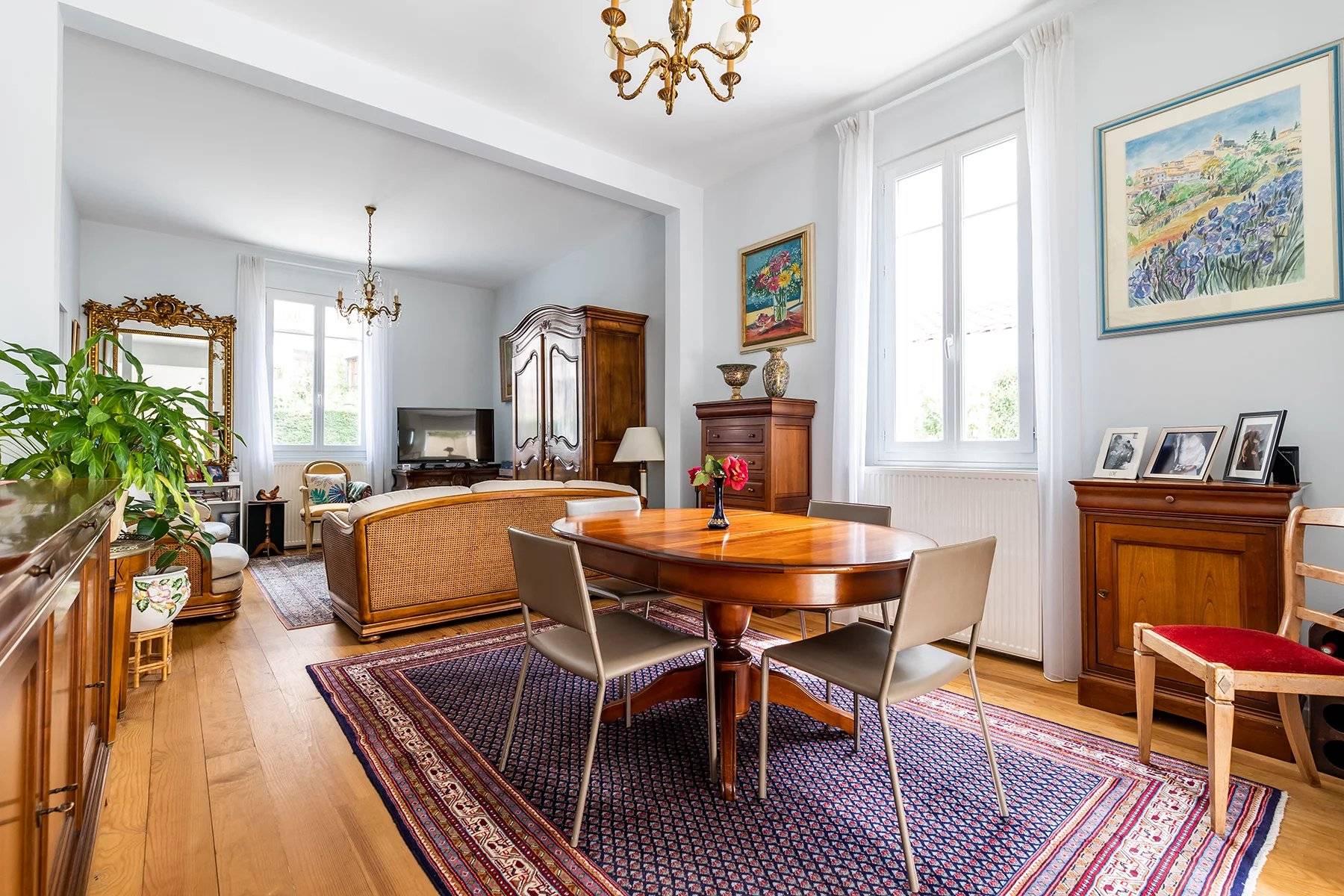 VILLA ARCACHONNAISE EN PARFAIT ÉTAT AVEC TERRASSE ET JARDIN A VENDRE CENTRE ARCACHON