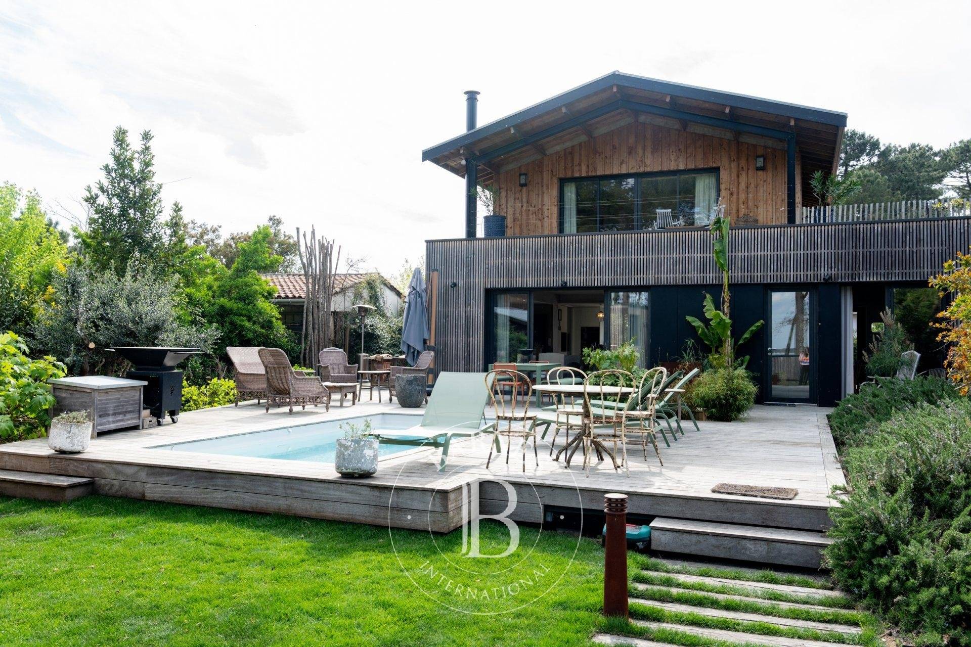 JOLIE VILLA AVEC PISCINE TERRASSE SUR LA PLAGE DE CLAOUEY JANE DE BOY