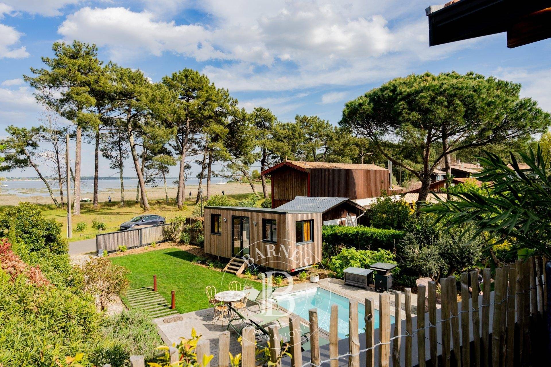 JOLIE PROPRIÉTÉ AVEC PISCINE A VENDRE SUR LA PLAGE JANE DE BOY CLAOUEY
