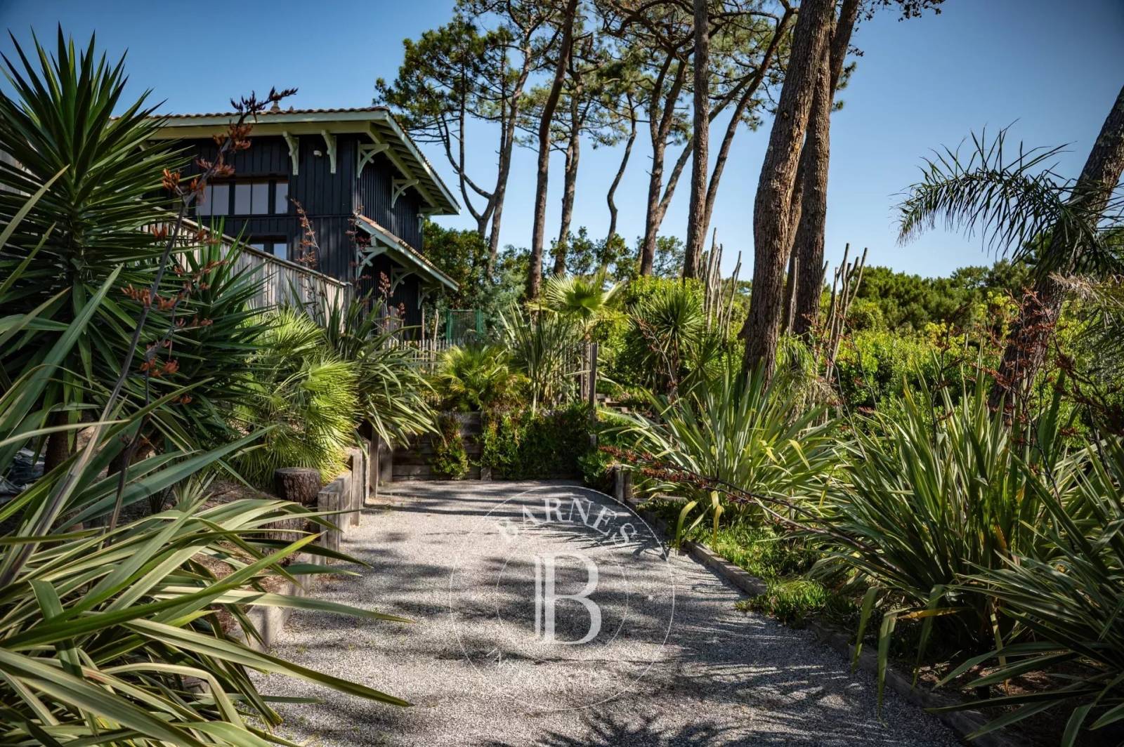 VILLA D’EXCEPTION AVEC PISCINE ET GRAND JARDIN DANS LE TRIANGLE D’OR, CAP FERRETa