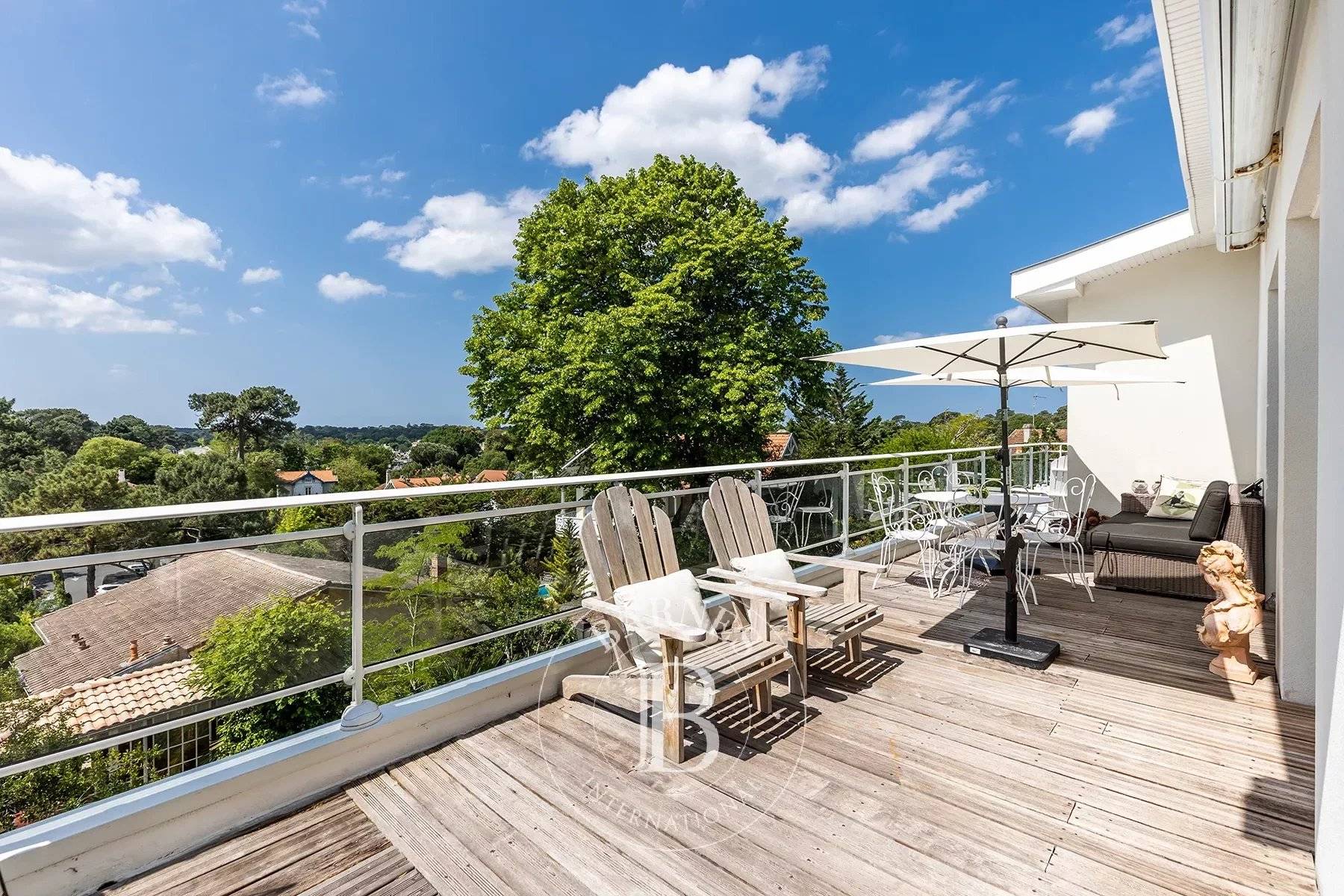 VILLA A VENDRE VUE PANORAMQIUE EN VILLE D'HIVER ARCACHON