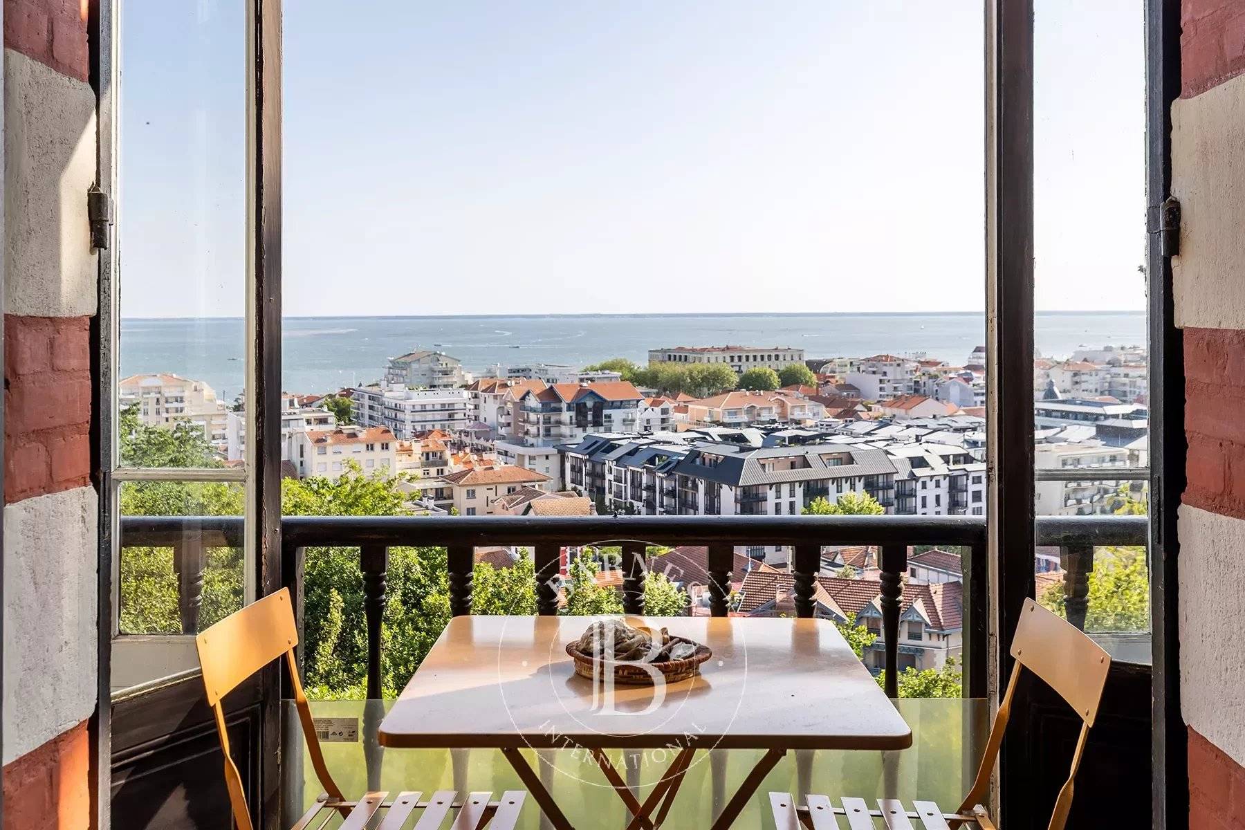 A VENDRE APPARTEMENT VUE PANORAMIQUE BASSIN EN VILLE D'HIVER ARCACHON