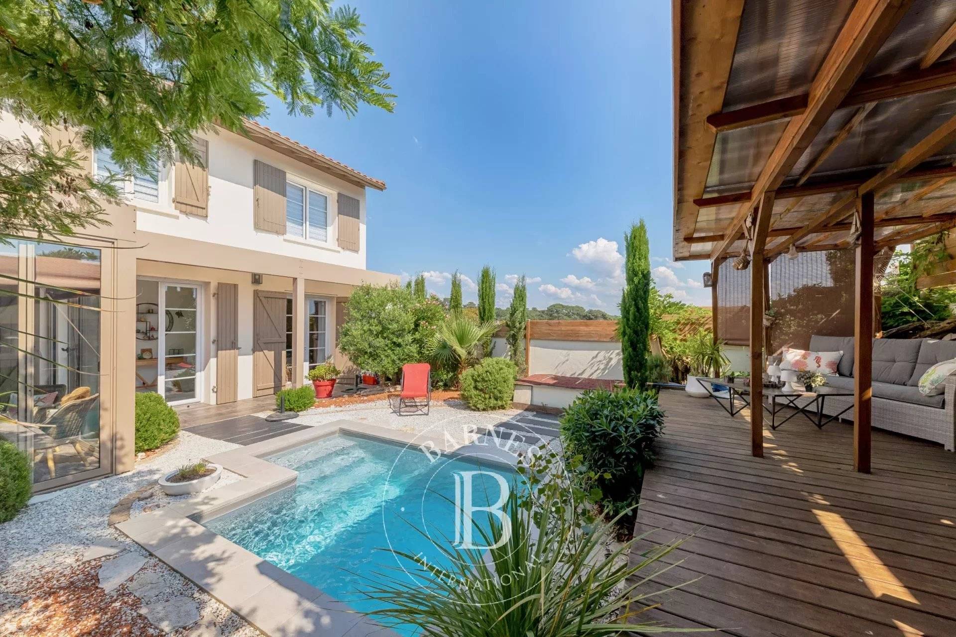 VILLA 4 PIECES JARDIN PISCINE QUARTIER CALME ARCACHON