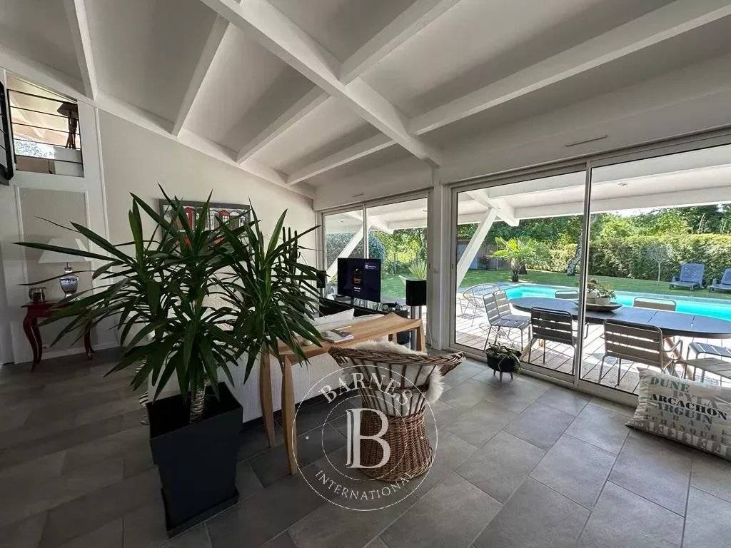 A VENDRE VILLA DE PLAIN PIED TERRAIN 900 m2 PISCINE LEGE CAP FERRET