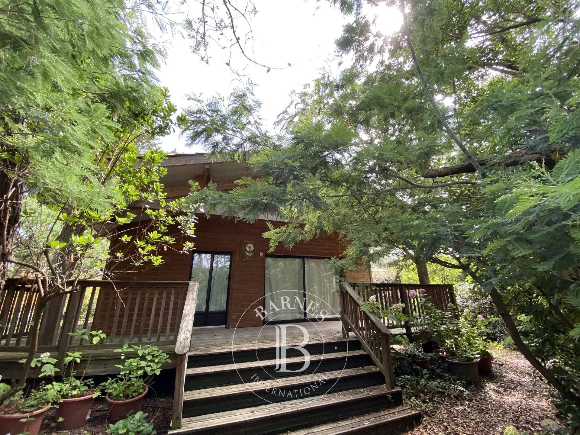 VILLA EN BOIS SUR BELLE PARCELLE PISCINABLE A VENDRE CENTRE CAP FERRET