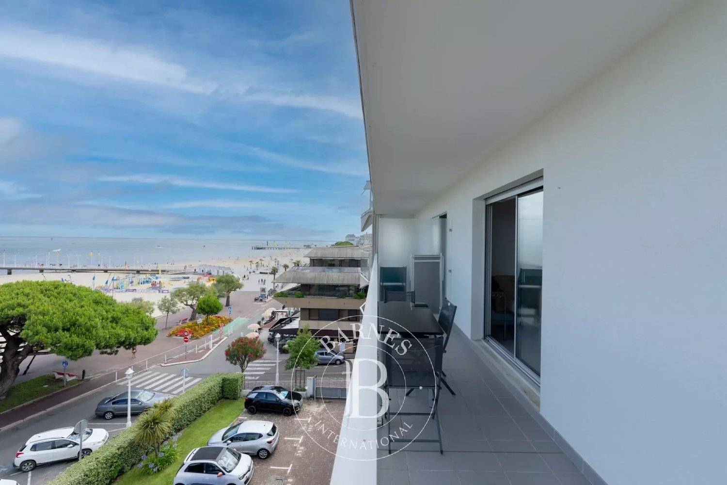 APPARTEMENT AVEC GRANDE TERRASSE FRONT DE MER ARCACHON