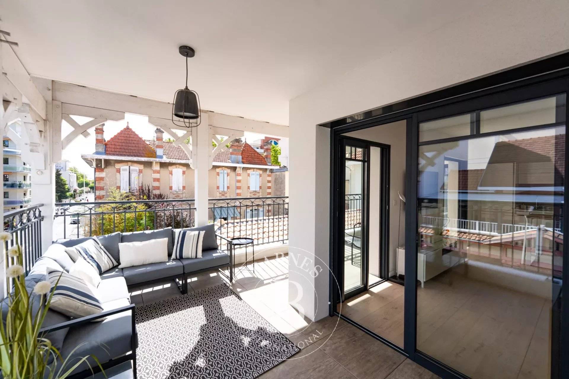 APPARTEMENT TERRASSE A VENDRE AU COEUR DE LA VILLE D'ARCACHONa