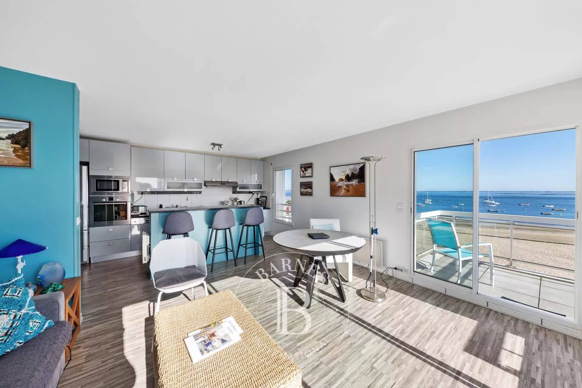 A VENDRE LUMINEUX APPARTEMENT AVEC TERRASSE CUISINE ÉQUIPÉE 2 CHAMBRES VUE PANORAMIQUE SUR LE BASSIN A ARCACHON