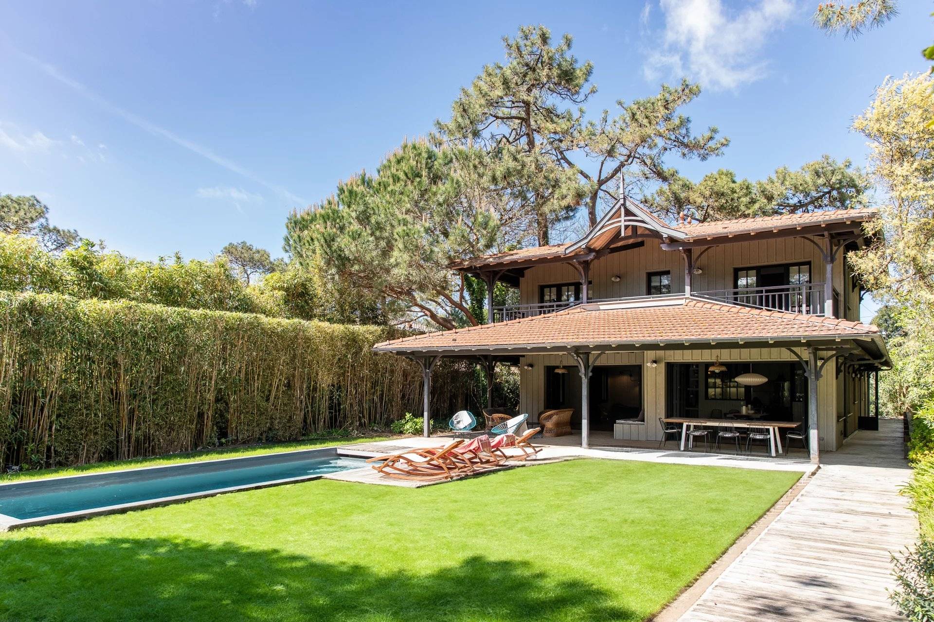 VILLA « LES MOUETTES » COMPOSÉE DE DEUX VILLAS AVEC PISCINE, EN PLEIN CENTRE DU CAP FERRET - CAPACITÉ 12 PERSONNES