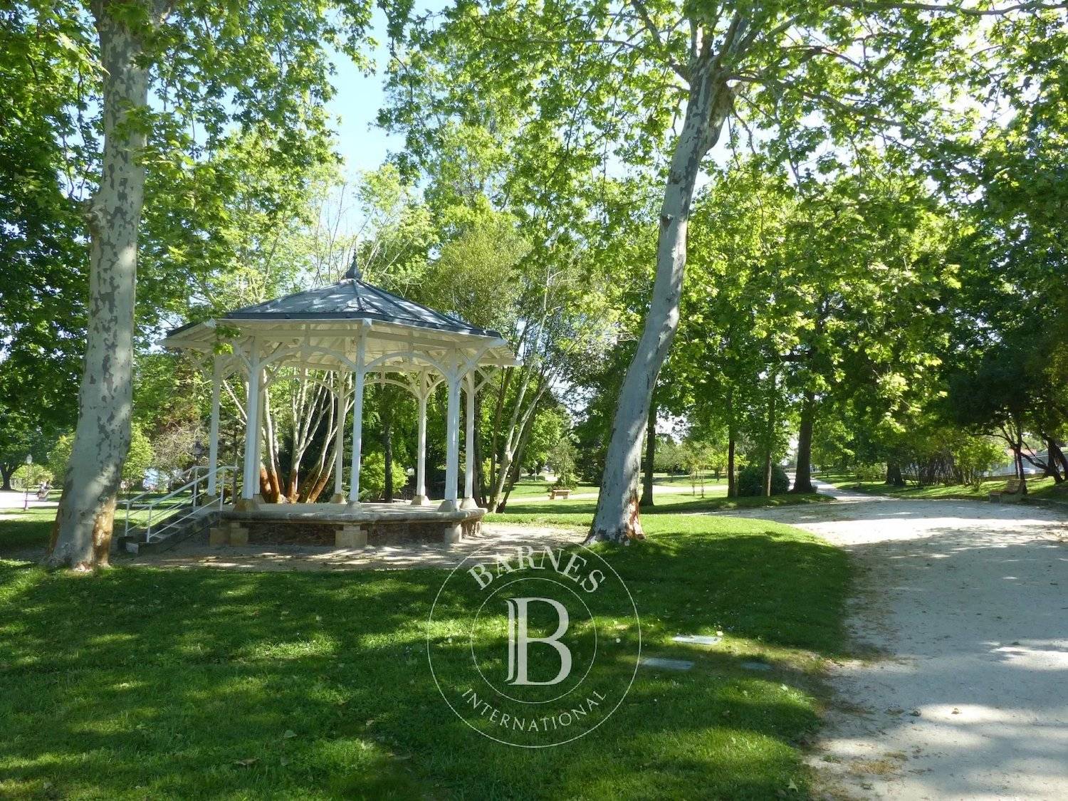 VILLA A RÉNOVER EN VILLE D'HIVER A ARCACHON