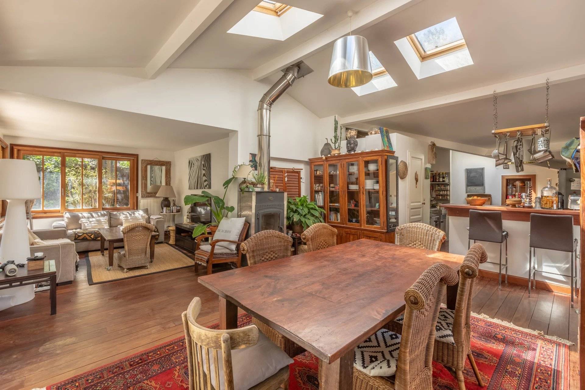 Cuisine américaine ouverte avec cellier – Bassin d’Arcachon