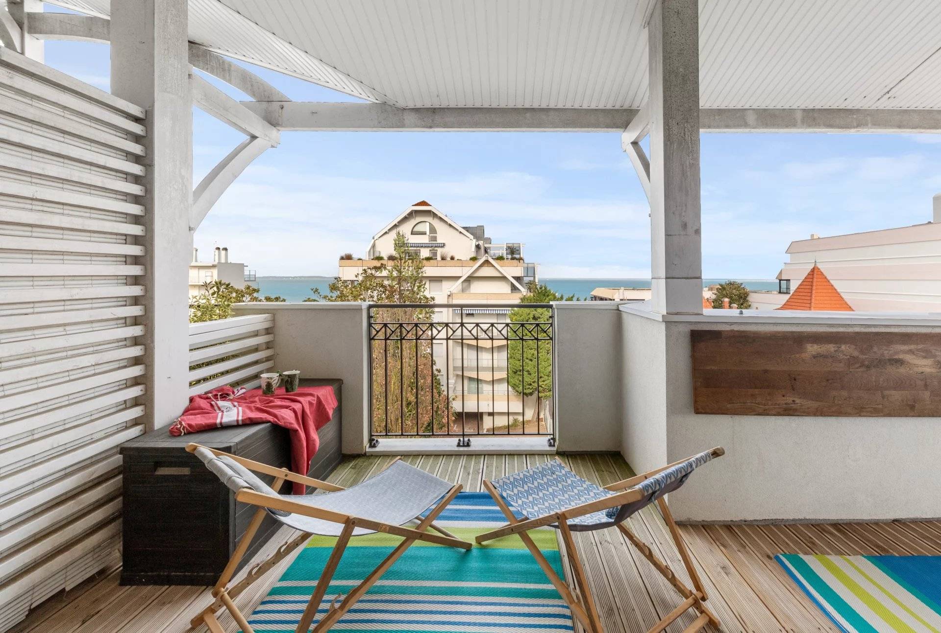 APPARTEMENT AU DERNIER ÉTAGE, AVEC VUE PANORAMIQUE SUR LE BASSINa