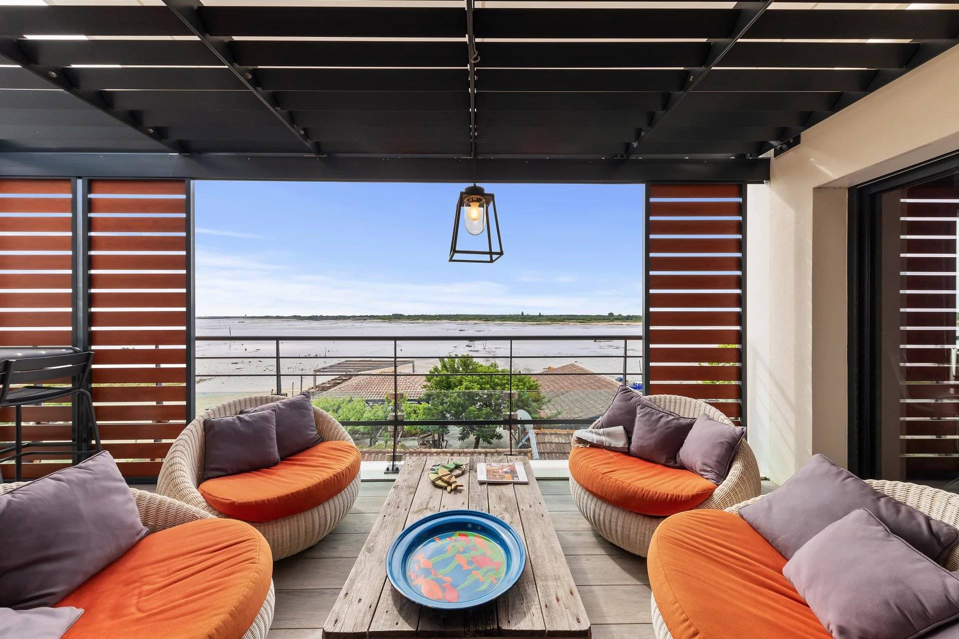 SUPERBE APPARTEMENT A VENDRE PREMIÈRE LIGNE VUE BASSIN AQUARAMA