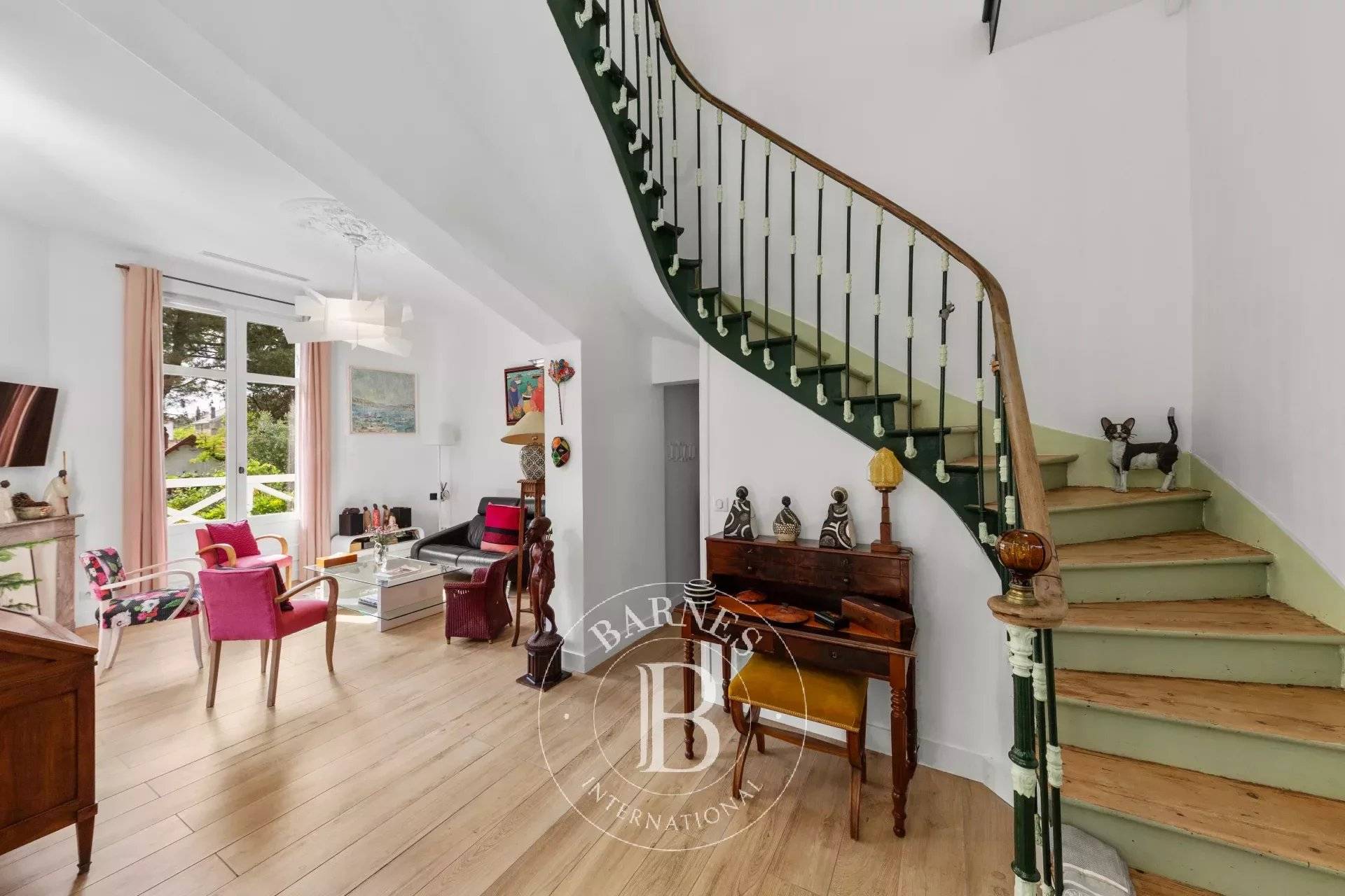 VILLA ARCACHONNAISE PARFAITEMENT RÉNOVEE A VENDRE VILLE D'HIVER ARCACHON